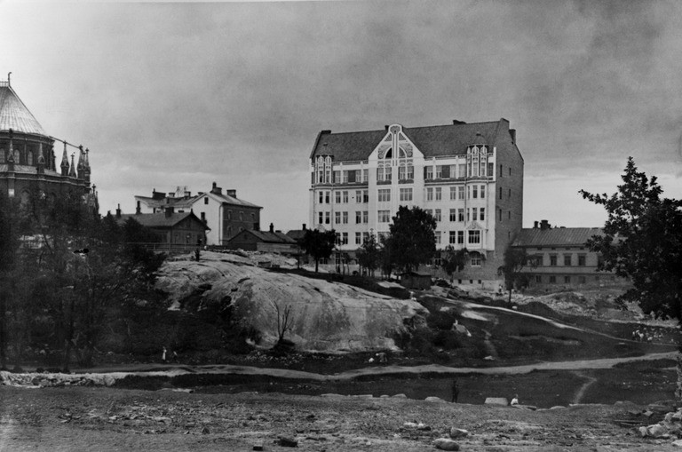 Asuntokaupan historia Suomessa